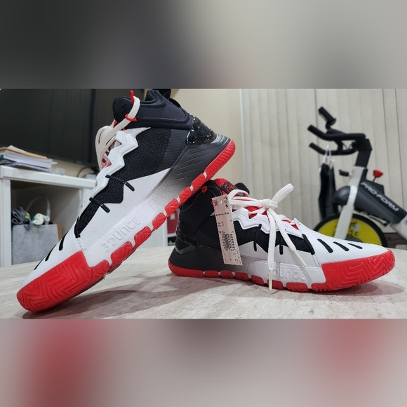 Adidas D. Rose Son of Chi. Mens basketball shoes size 8. Red, black and white. - Picture 3 of 6